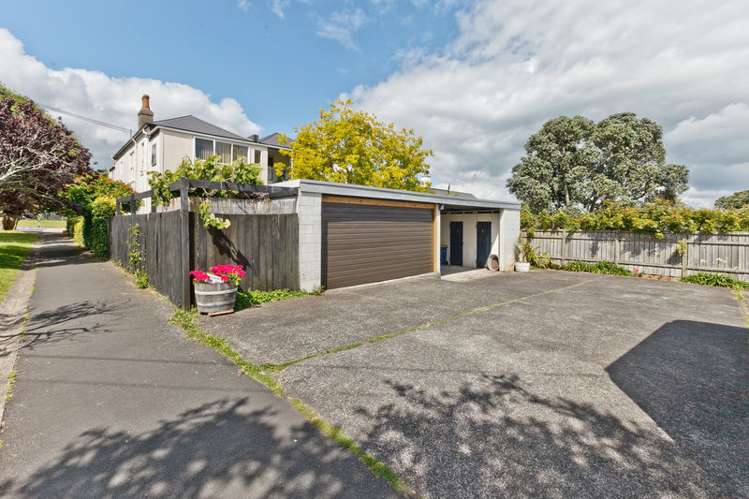 2/140 Calliope Road Stanley Point_18