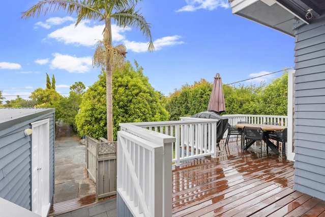 83 Mcleod Road Te Atatu South_1