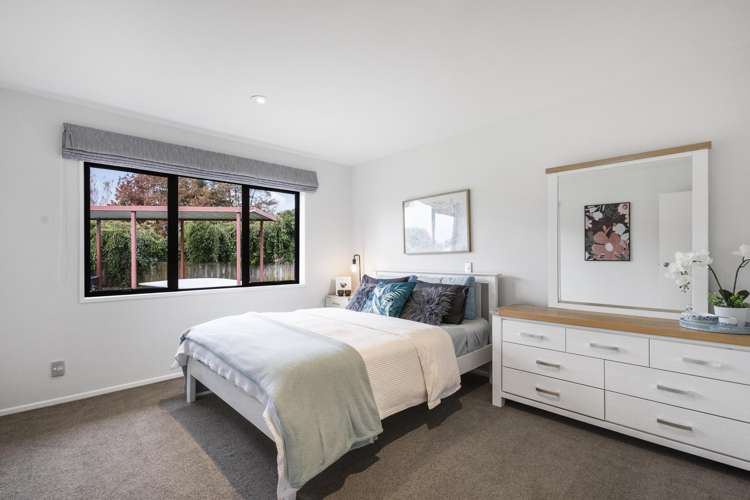 12 Cowley Drive Leamington_13