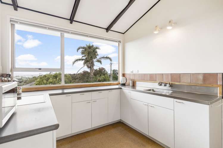 2/253 Glenfield Road Hillcrest_8