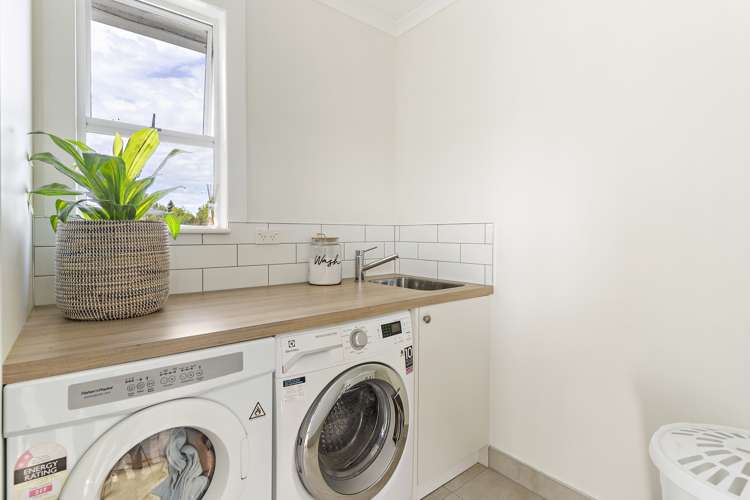 222 High Street North Carterton_11