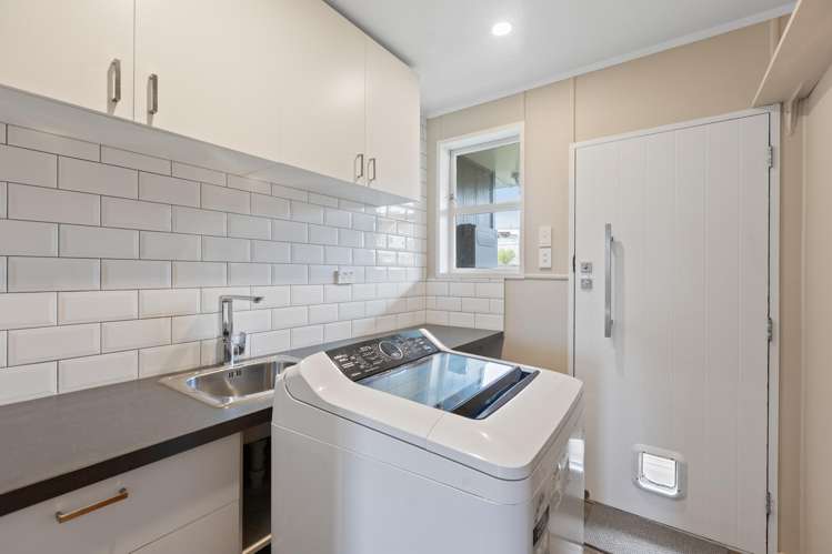 16 La Salle Drive Westown_14