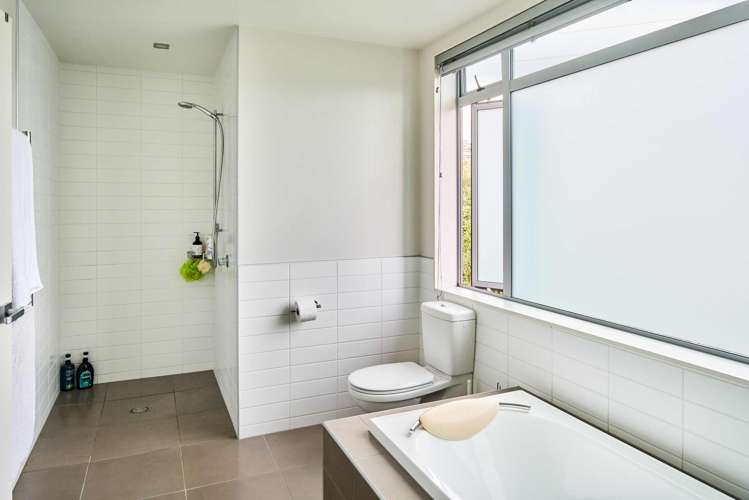 35 Endeavour Drive Whitby_10