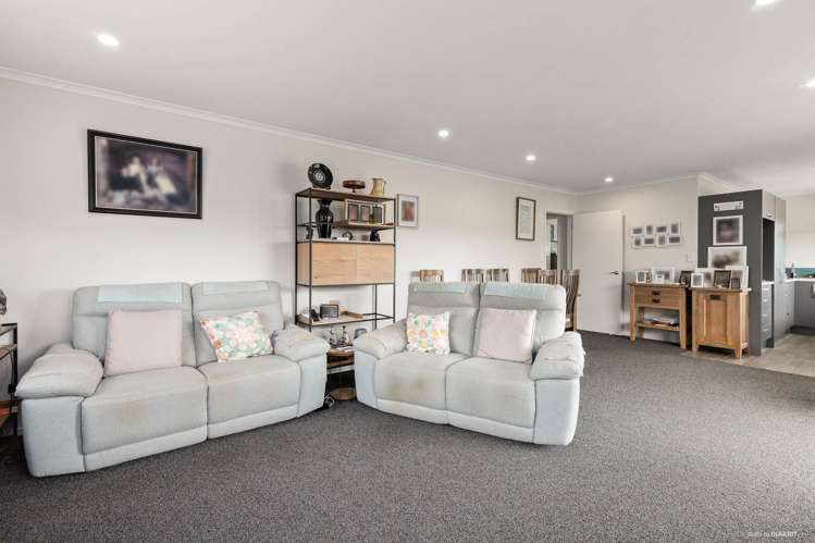 57/8 Village Place Tuakau_5