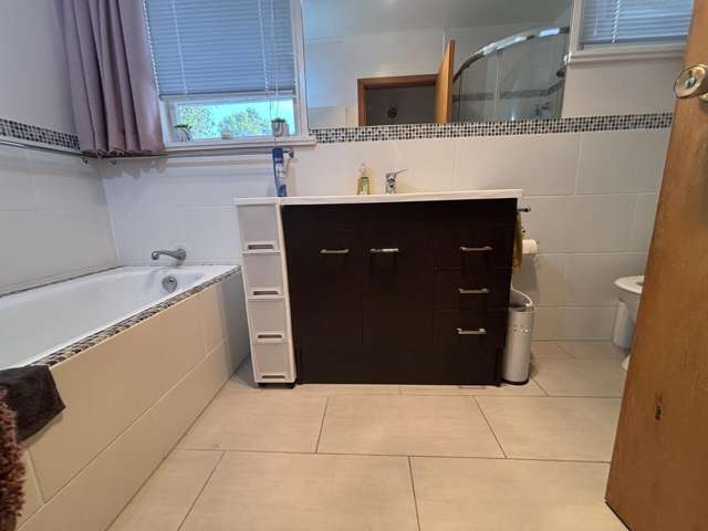 18 Lyndhurst Road Te Atatu South_4
