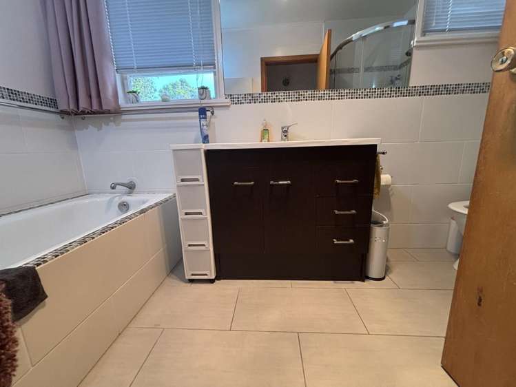 18 Lyndhurst Road Te Atatu South_4
