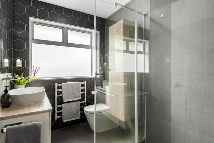 37 Onewa Road Northcote_12