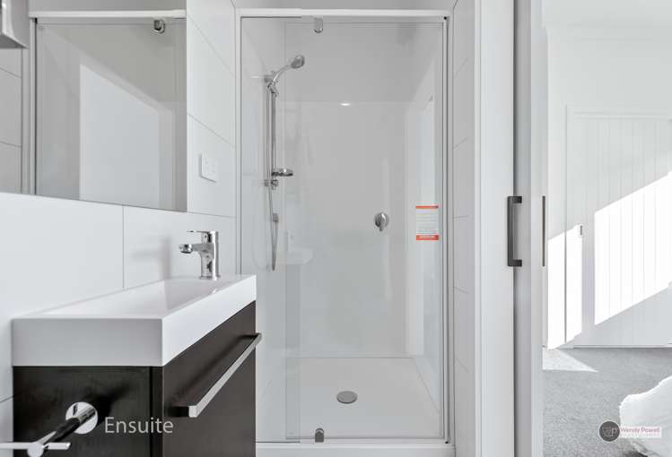 1/51 Kings Crescent Lower Hutt_10