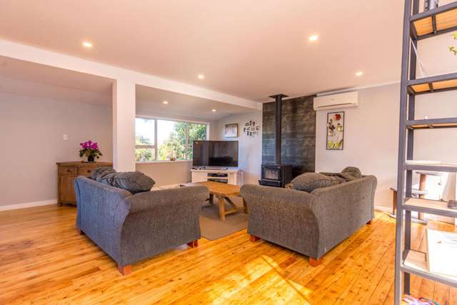 8 Kauri Point Road Laingholm_1