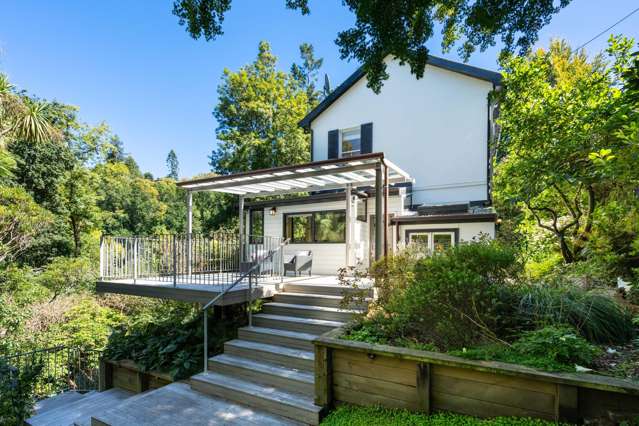 Distinctive Residence Set Amongst Nature