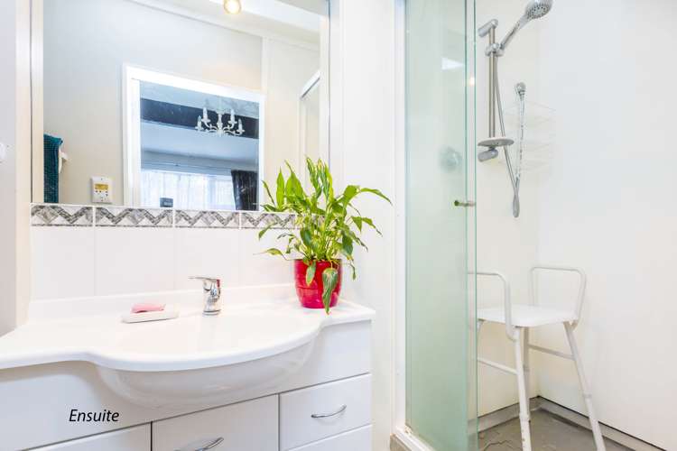 44 Sunbrae Drive Silverstream_14