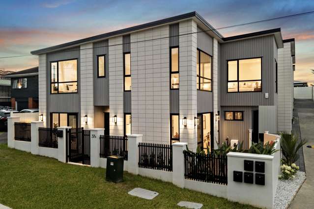 STYLISH FREEHOLD RANGI HOME WITH SEA VIEWS