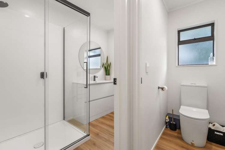 121 Heaphy Street 11385_10