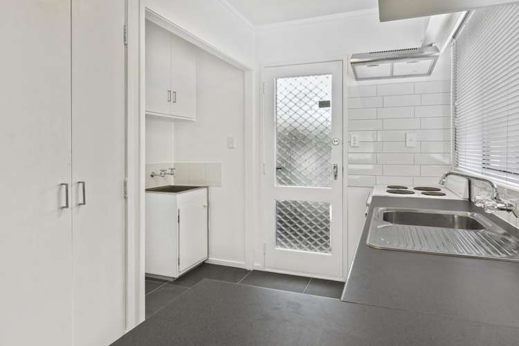 2/16 Churchill Avenue Manurewa_4