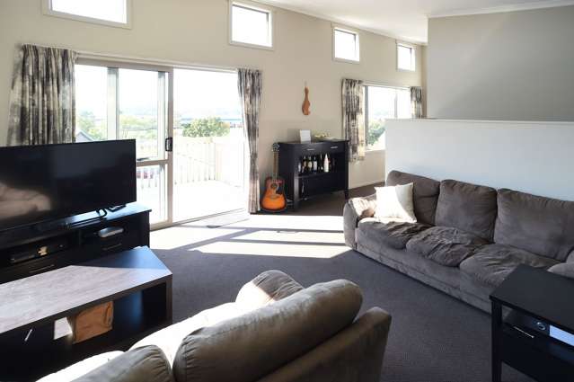 Warm Sunny Fully Furnished 2 bedroom house CBD