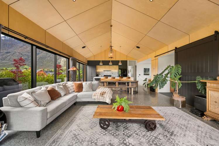 37 Pendeen Crescent Jacks Point_11