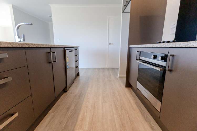 8 Holly Robinson Place_3