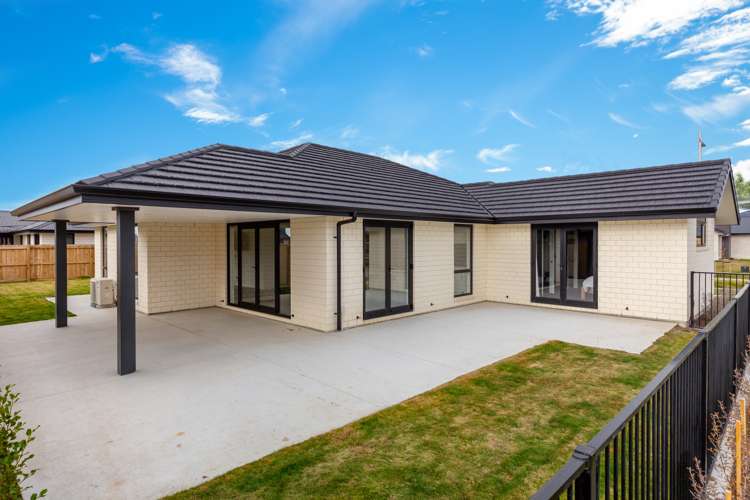 22 Spitfire Drive Burleigh_13