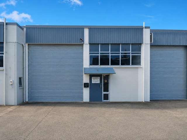 Tidy 176m2 Ashfield Industrial Unit