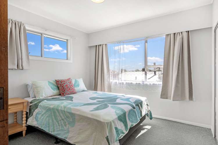 10 Cornwall Place Stoke_12