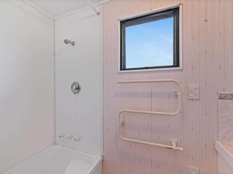 633a Queen Street East Levin_11