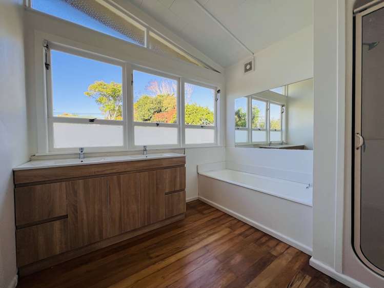 122 Vodanovich Road Te Atatu South_9