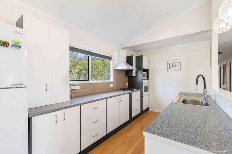 84 Langana Avenue Browns Bay_4