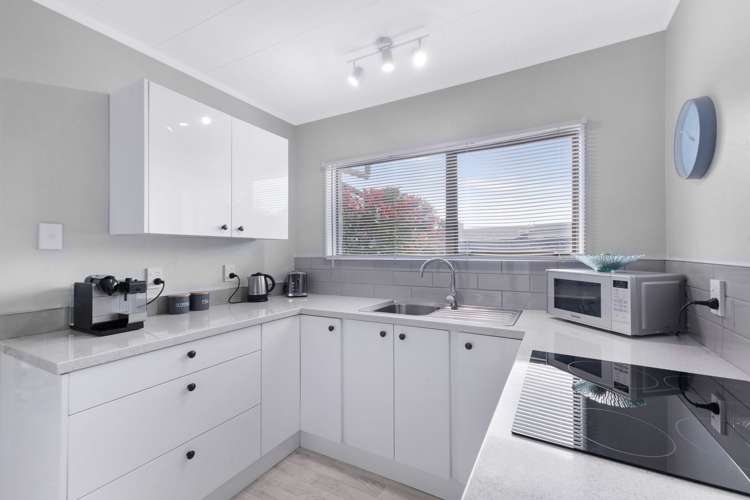 2/14 Burns Street Westown_17