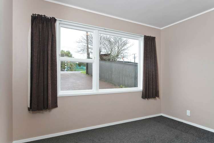 73 Rosier Road Glen Eden_12