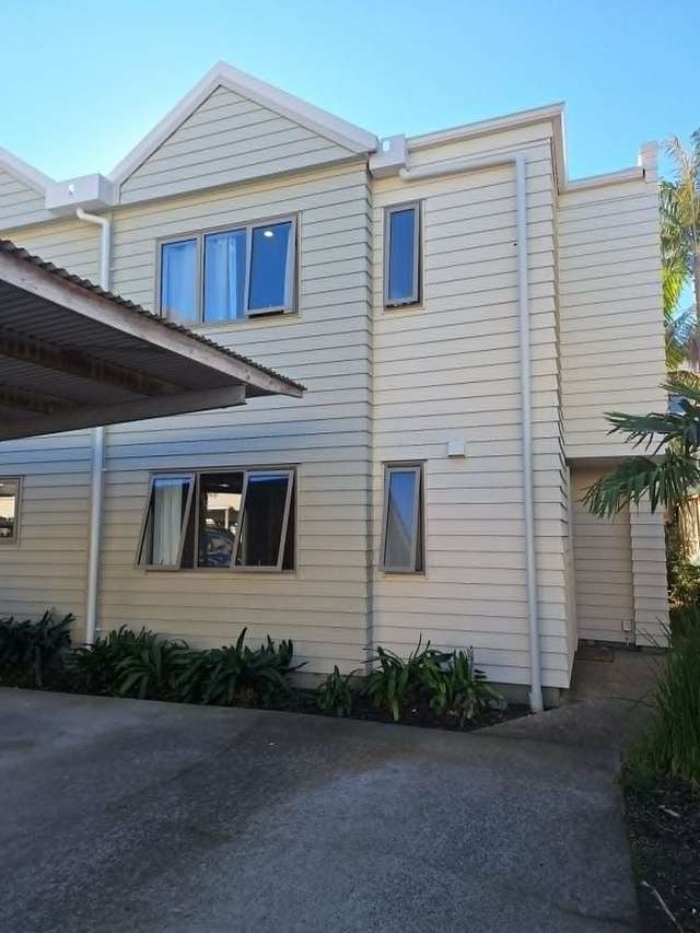 1BR Townhouse off Mt Eden Road