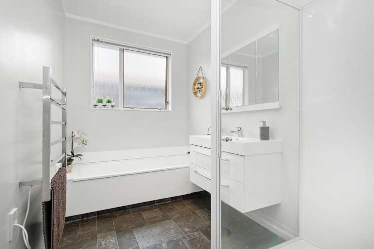 4 Monterey Place Totara Park_11