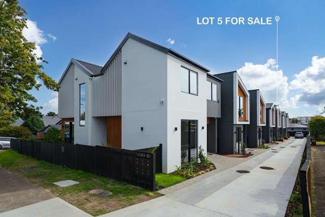 Milford Quality 4-Bedroom Townhouses Must Be Sold