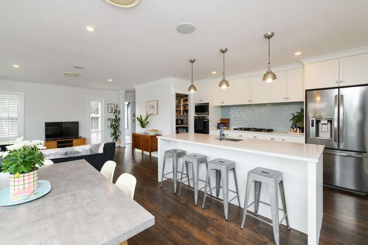 7 Roots Street East Feilding_21