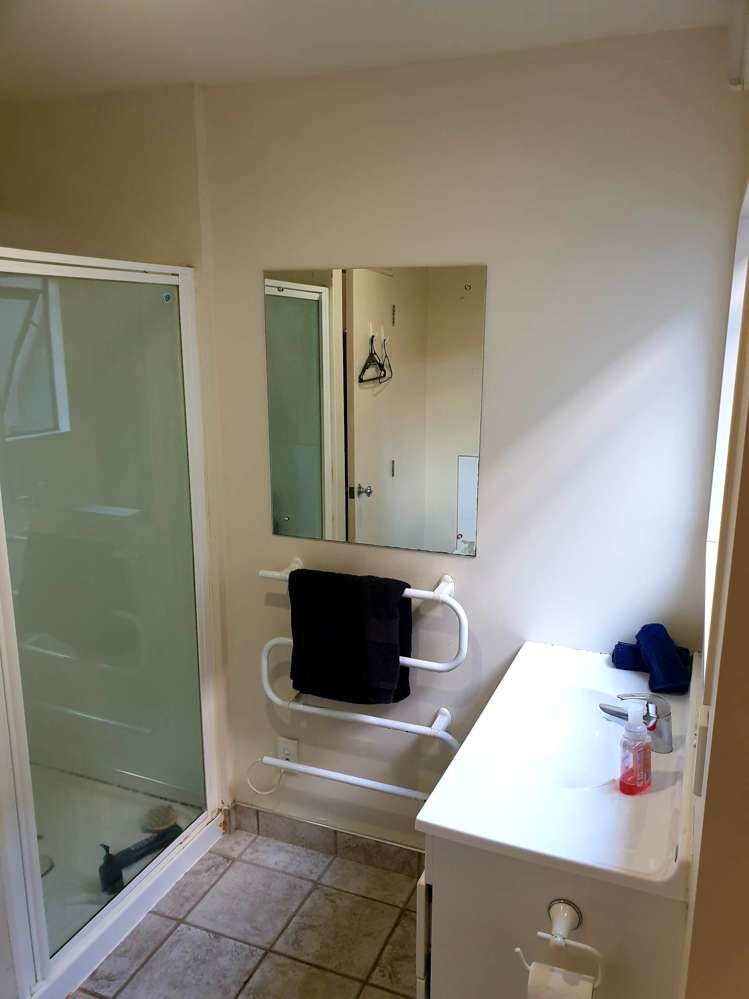 24 Baulcomb Parade Windsor Park_10