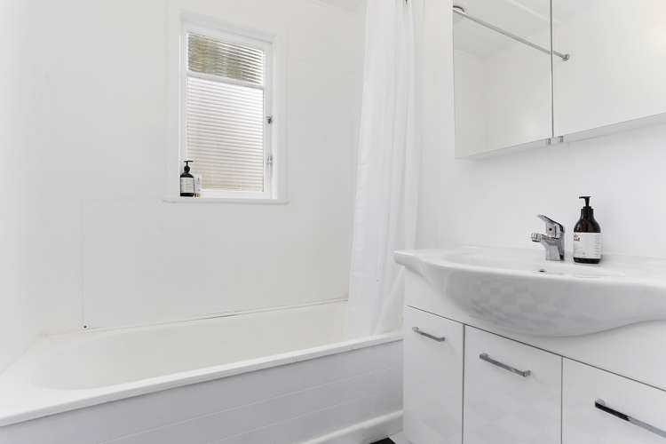 1 Rewa Street New Lynn_8