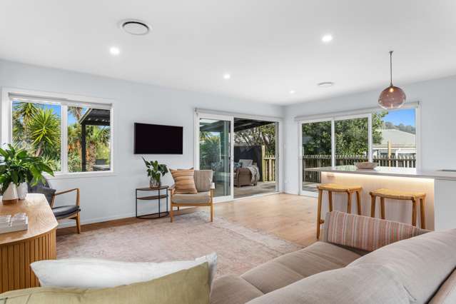 Ohope Escape with Award Winning Kitchen
