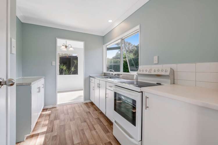 89 Brian Crescent Stanmore Bay_10