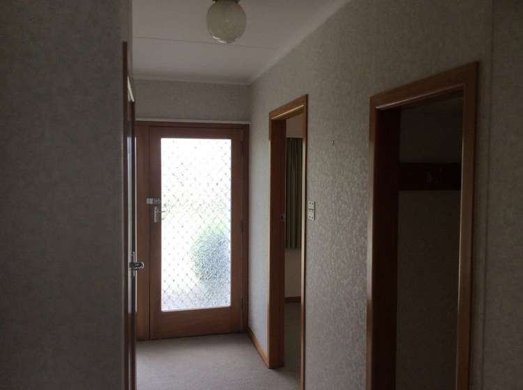 8 Eaton Crescent Otamatea_12