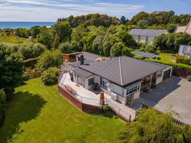 Quirky Coastal Charmer Alert!