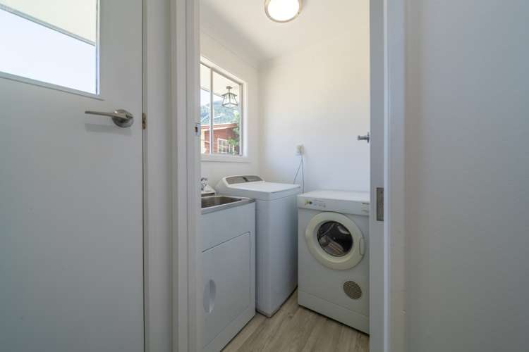 22 Wynyard Crescent Fernhill/Sunshine Bay_17