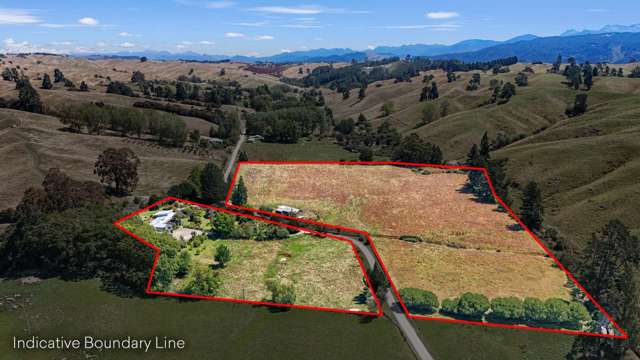 Scenic Rose Road Retreat in Upper Moutere