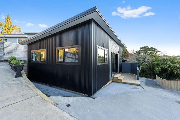 Units 1 and 2/10A Awanui Street Merrilands_40