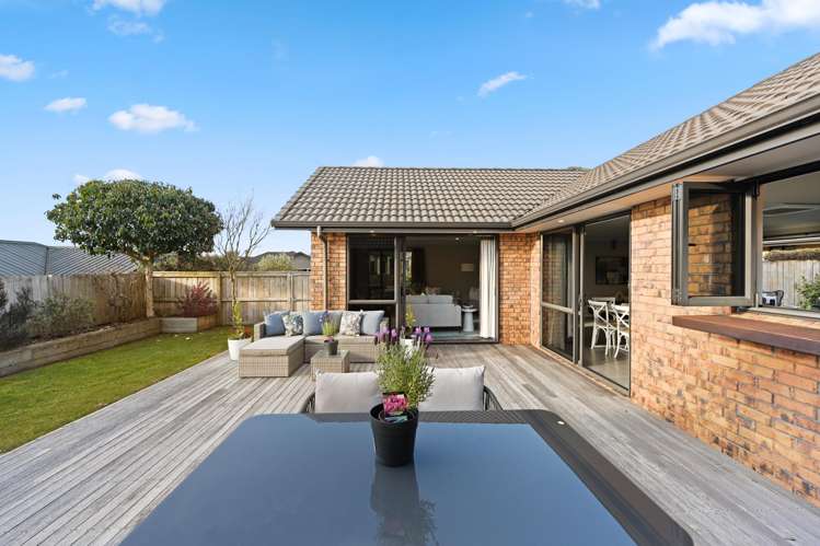 6 Compton Grove Huntington_12