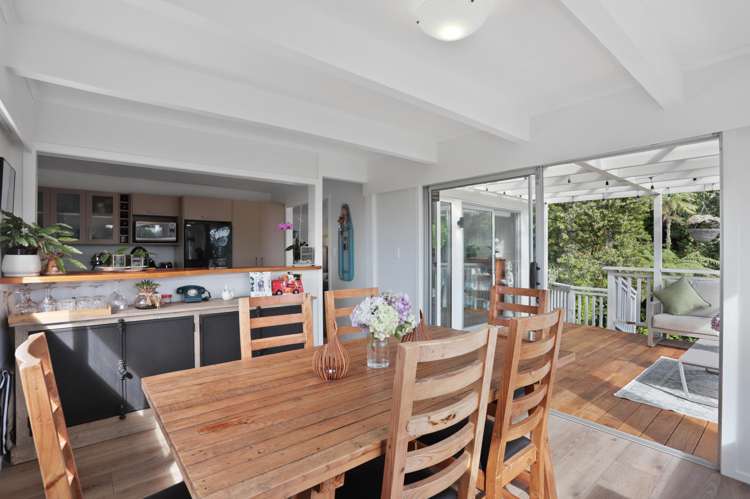 462 Scenic Drive Waiatarua_11