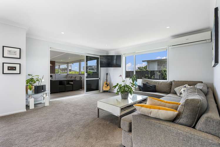 6 Defender Crescent Beachlands_24