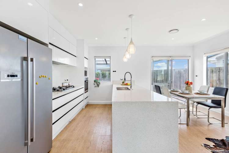 69 Bordeaux Parade Te Atatu South_6