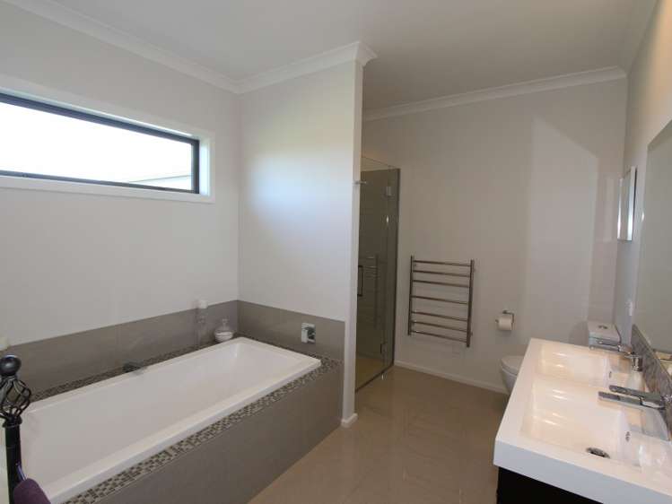 2369 Middle Road Poukawa_12