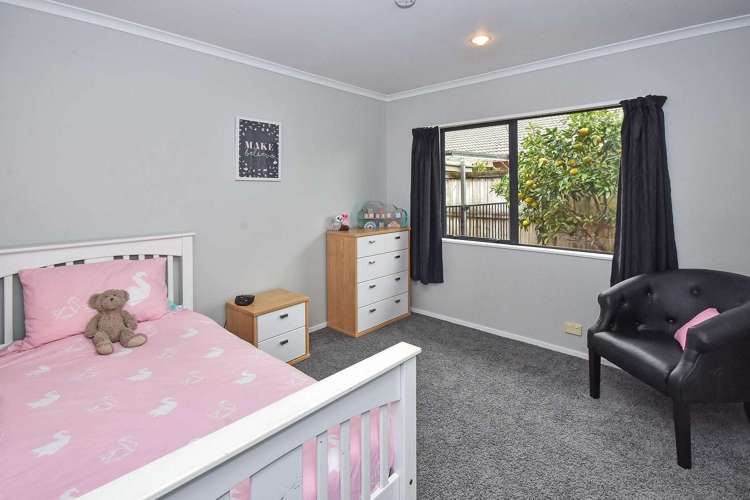 8 Aberdeen Crescent Wattle Downs_13