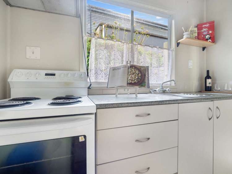 2/100 River Road Hamilton East_12