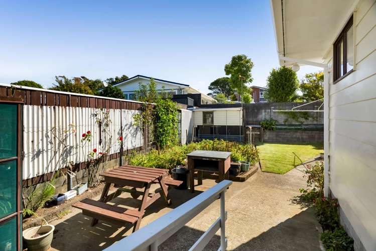 14 Trelawney Crescent Westown_18